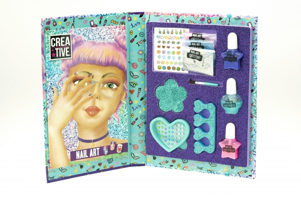 02031 NAIL ART DESIGN BOOK