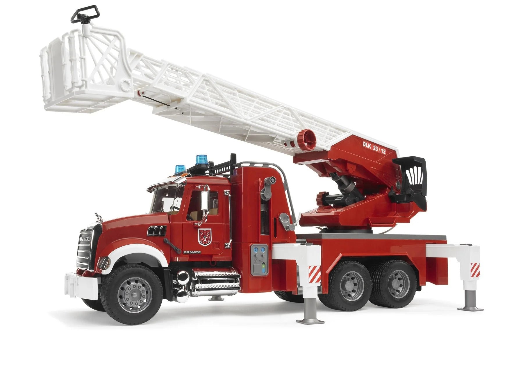 02821 MACK GRANITE FIRE ENGINE